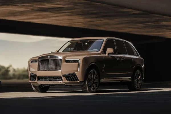 Rent Rolls Royce Cullinan Dubai