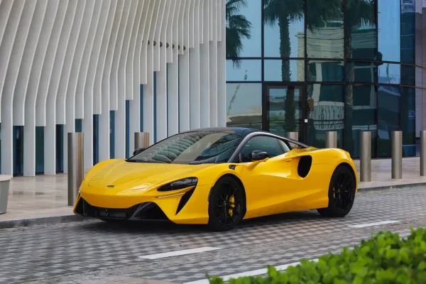 rent mclaren artura dubai